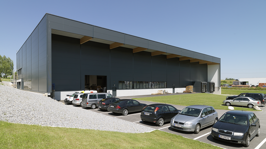 Seitliche Ansicht des ELMAG Lager- und Produktionsgebäudes