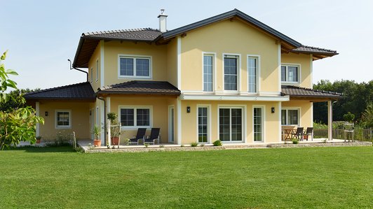 Panorama Gartenvilla - Außenansicht mit Garten