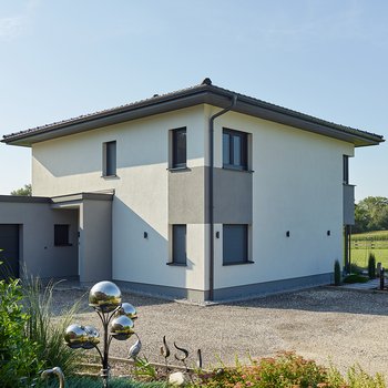 Kompaktes Familienhaus mit Garage - Haus mit Eingangsbereich