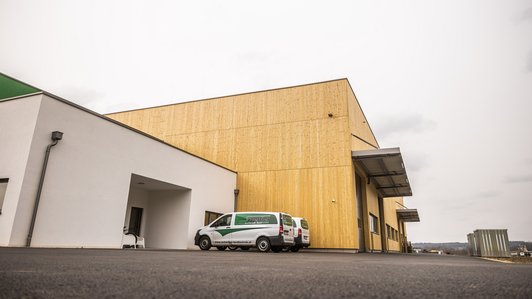 Scherfler Landtechnik - Seitansicht ganzes Gebäude
