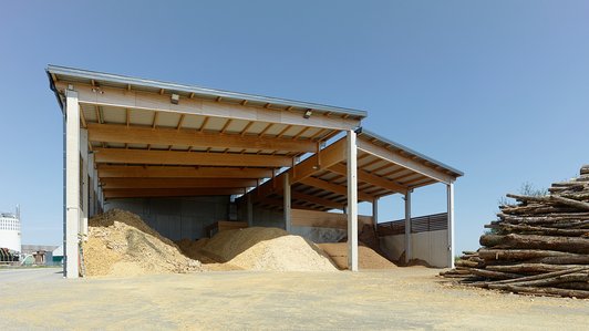 WIEHAG Biomassekraftwerk - Schräge Frontalansicht Gebäude