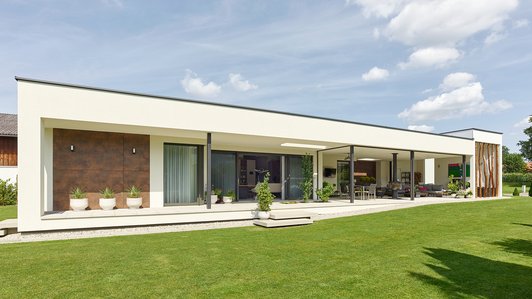 Hebenstreit Wohnhaus - Ansicht mit Terrasse