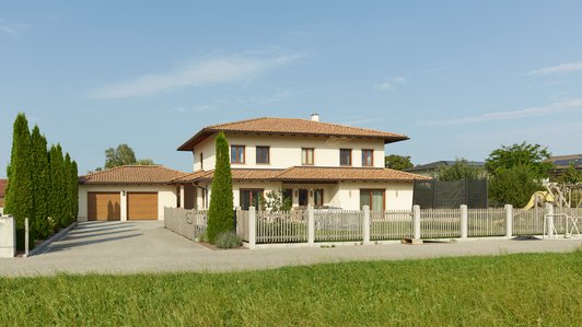 Blick auf das Haus mit umzäunten Garten