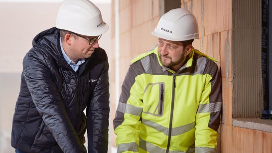 Bauleiter auf Baustelle