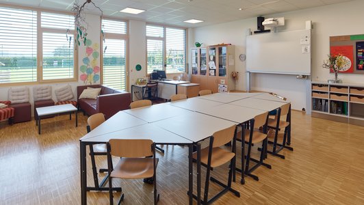 Klassenzimmer in der Sonderschule Mattighofen mit moderner Ausstattung